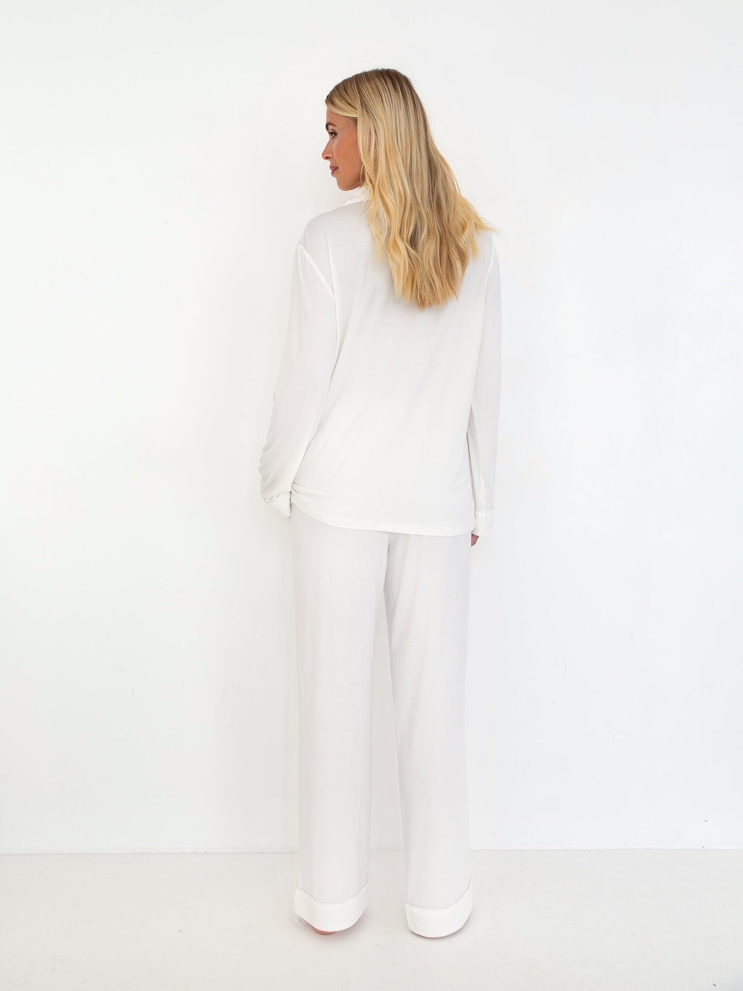 The Luxury Pyjamas in White - Plush